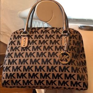 AUTHENTIC Michael Kors Signature Large Satchel